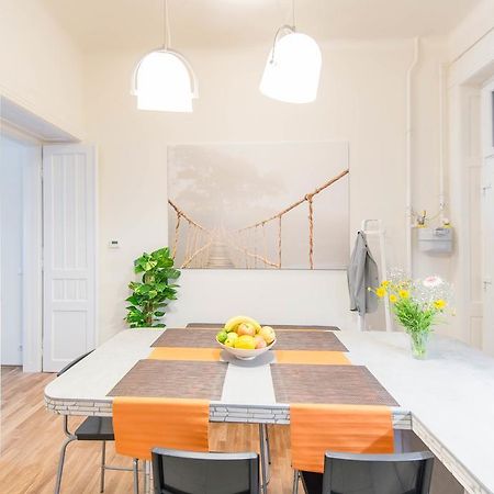 Api Flat Lägenhet Budapest Exteriör bild