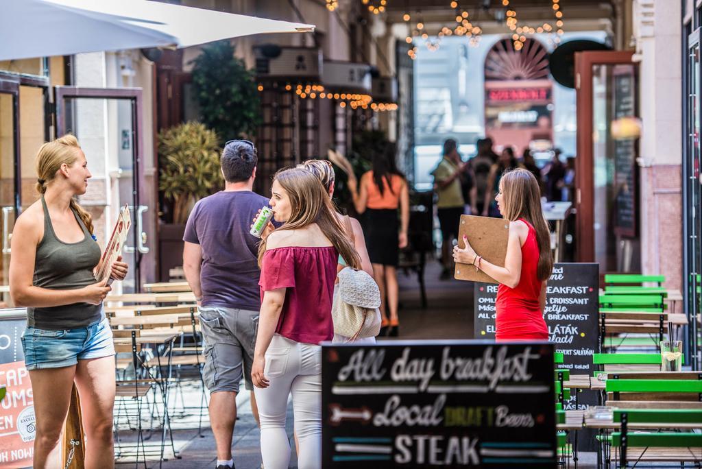 Api Flat Lägenhet Budapest Exteriör bild