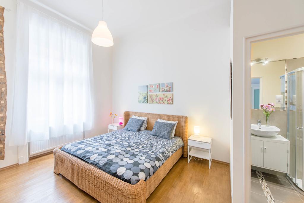Api Flat Lägenhet Budapest Exteriör bild