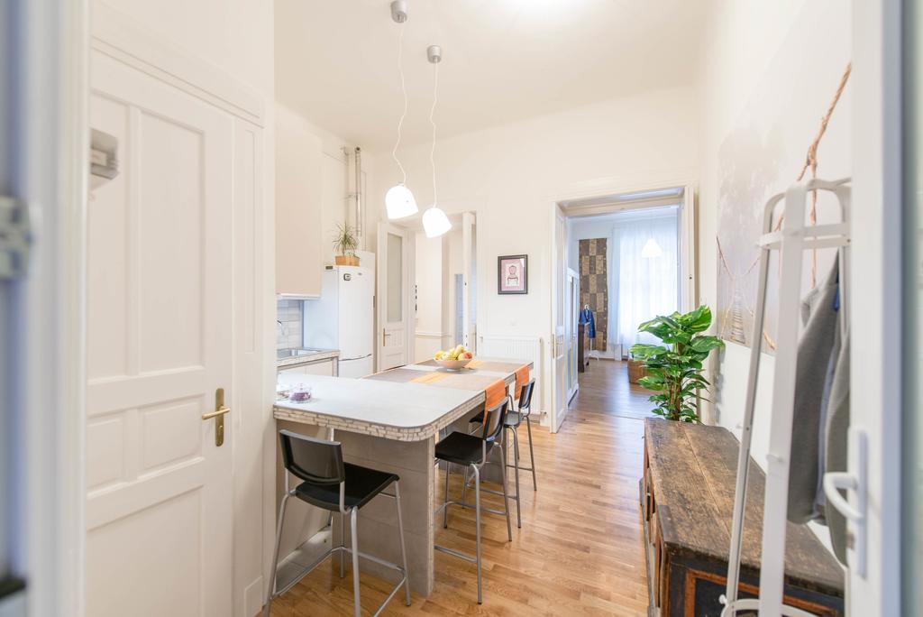 Api Flat Lägenhet Budapest Exteriör bild