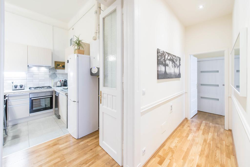 Api Flat Lägenhet Budapest Exteriör bild
