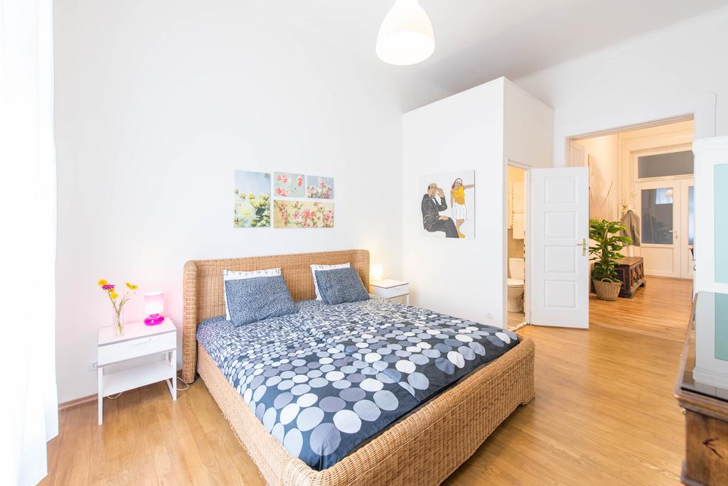 Api Flat Lägenhet Budapest Exteriör bild