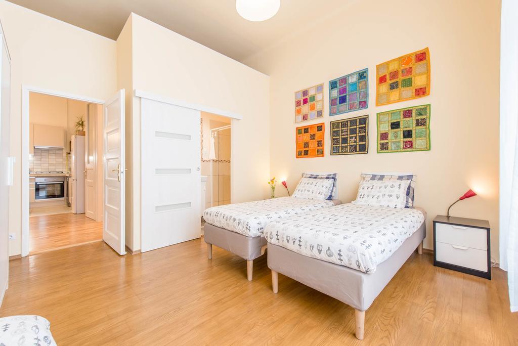 Api Flat Lägenhet Budapest Exteriör bild