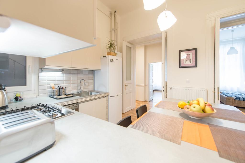 Api Flat Lägenhet Budapest Exteriör bild