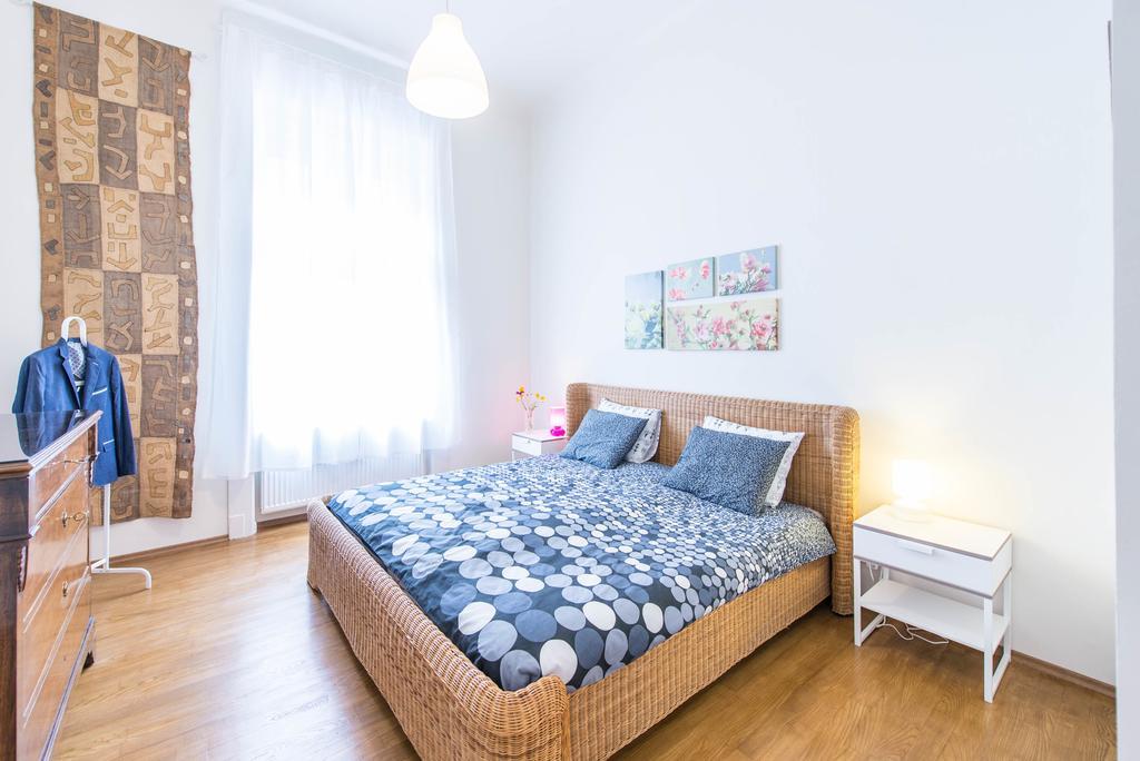 Api Flat Lägenhet Budapest Exteriör bild