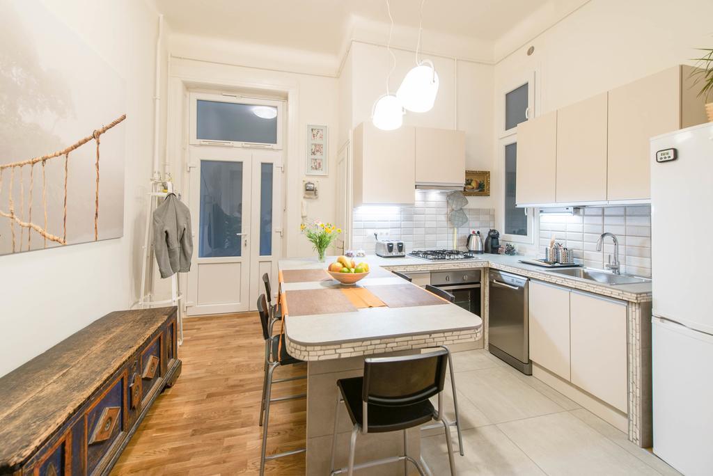 Api Flat Lägenhet Budapest Exteriör bild