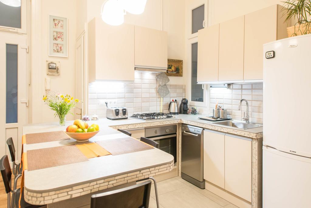 Api Flat Lägenhet Budapest Exteriör bild